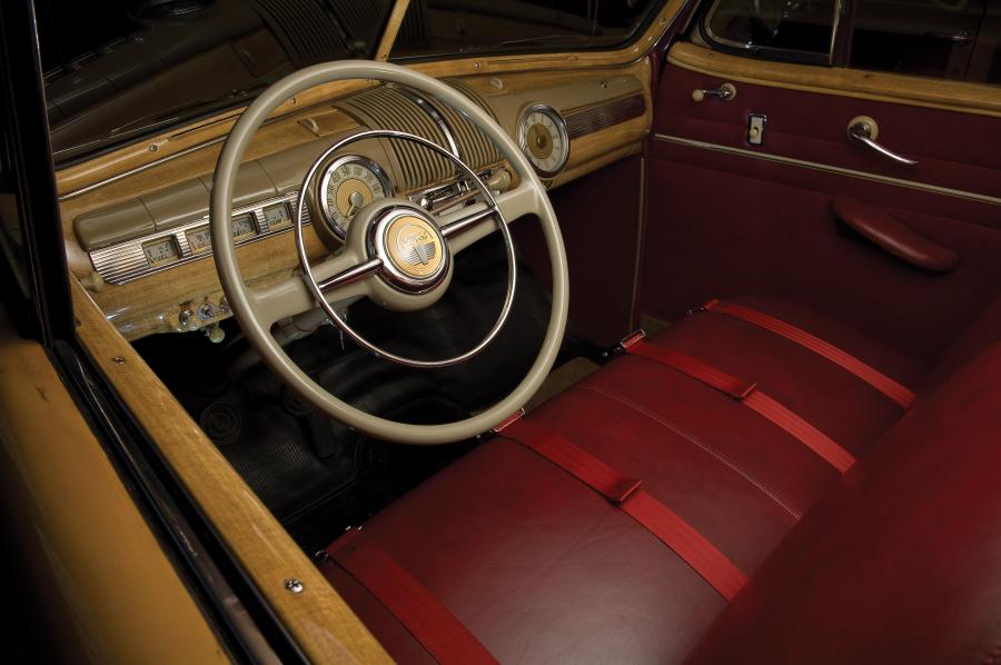  Ford Super DeLuxe Sportsman Convertible 1947 года  (фото 44 из 61)